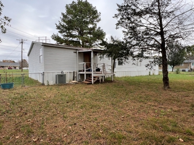 4-Bed 2-Bath Mobile Home on 3 Lots For Sale in Judsonia, AR - image 10