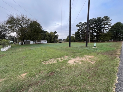 4-Bed 2-Bath Mobile Home on 3 Lots For Sale in Judsonia, AR - image 9