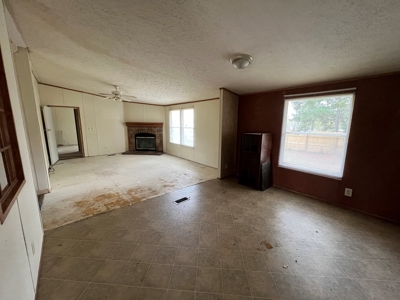 4-Bed 2-Bath Mobile Home on 3 Lots For Sale in Judsonia, AR - image 18