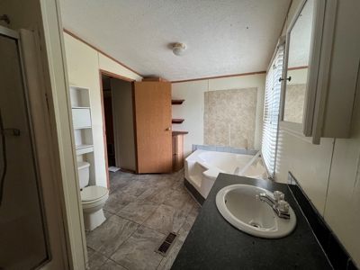 4-Bed 2-Bath Mobile Home on 3 Lots For Sale in Judsonia, AR - image 28