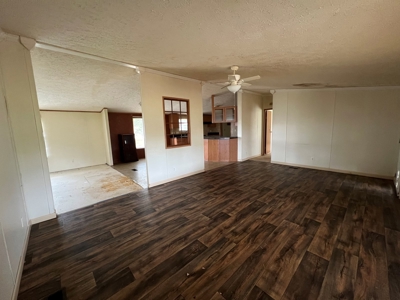 4-Bed 2-Bath Mobile Home on 3 Lots For Sale in Judsonia, AR - image 36