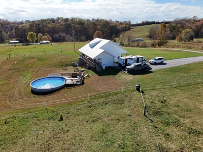 Newer Build in Edmonton, Kentucky - image 6