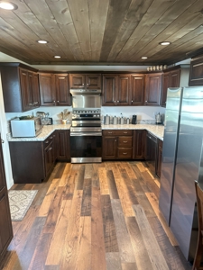 Newer Build in Edmonton, Kentucky - image 13