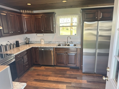 Newer Build in Edmonton, Kentucky - image 10