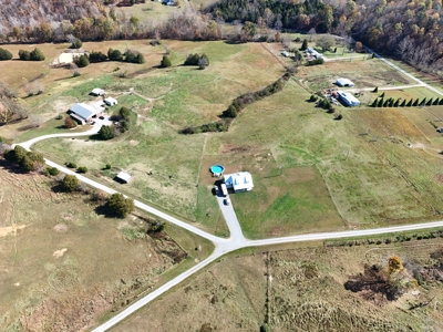 Newer Build in Edmonton, Kentucky - image 4