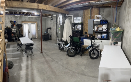 Newer Build in Edmonton, Kentucky - image 26