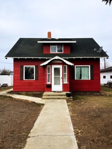 Charming Home With Modern Updates In Plentywood Montana - image 1
