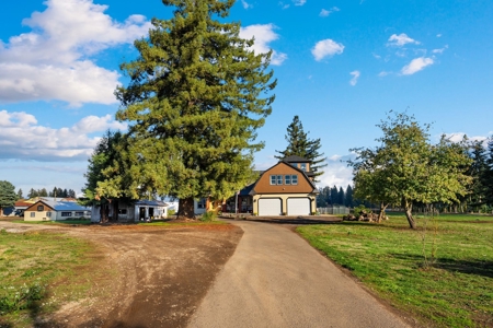 60-Acre Brush Prairie Estate: Luxury Home, Views, and Land - image 24