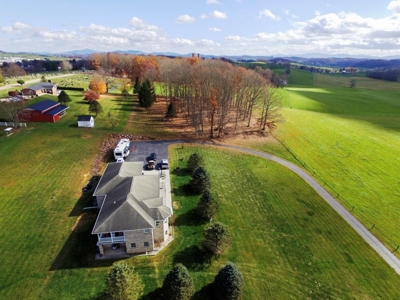 Brick Ranch Home For Sale In Rural Retreat VA - image 4