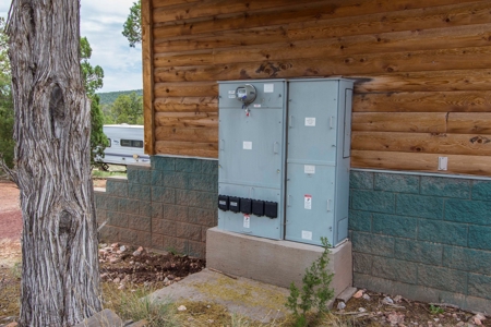 Mountain Ranch Land with Well and Power in Seligman AZ - image 4