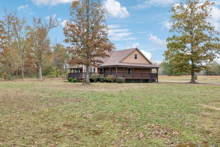 Country Home for Sale in Lewis County, Tennessee - image 4