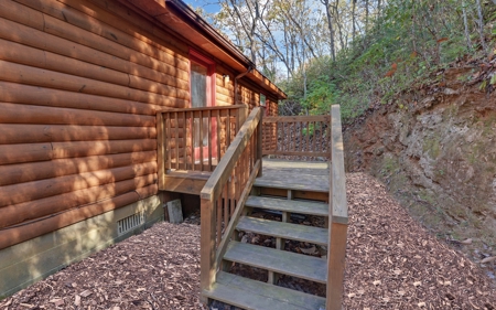 Log Cabin near Helen and Lake Burton in Blue Ridge Foothills - image 7