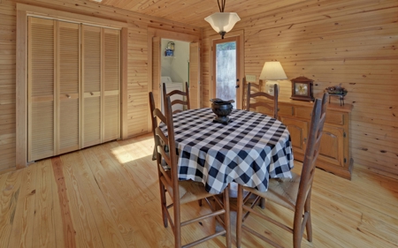 Log Cabin near Helen and Lake Burton in Blue Ridge Foothills - image 33