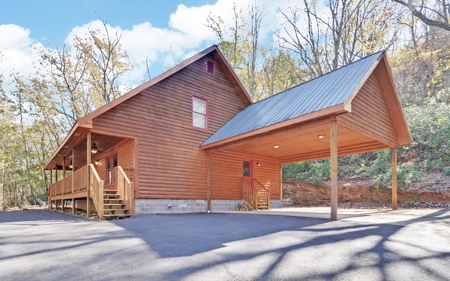 Log Cabin near Helen and Lake Burton in Blue Ridge Foothills - image 1