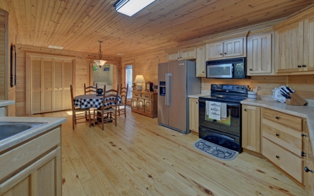 Log Cabin near Helen and Lake Burton in Blue Ridge Foothills - image 34