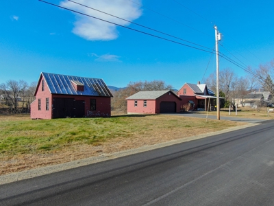 Classic Maine Farmhouse with Riverfront - image 2