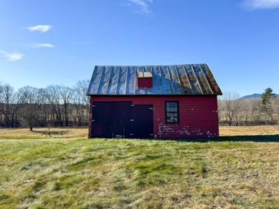Classic Maine Farmhouse with Riverfront - image 8
