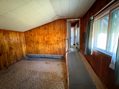 Classic Maine Farmhouse with Riverfront - image 19