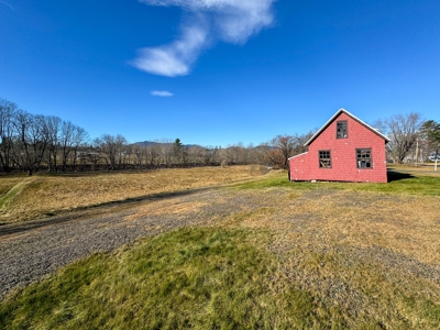 Classic Maine Farmhouse with Riverfront - image 9