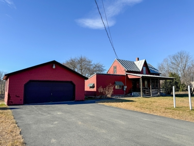 Classic Maine Farmhouse with Riverfront - image 6