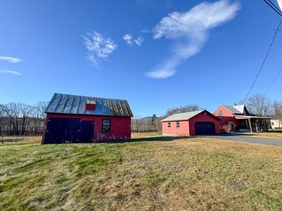 Classic Maine Farmhouse with Riverfront - image 7