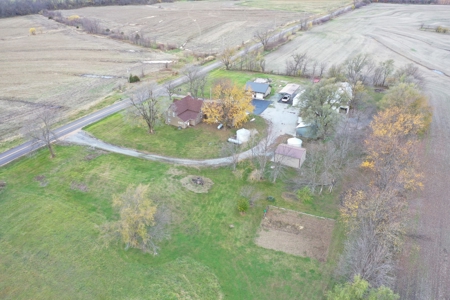 Country Home on Small Acreage - image 44