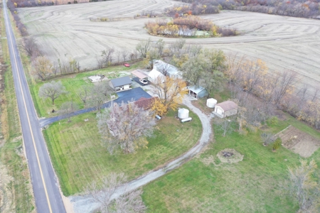 Country Home on Small Acreage - image 43