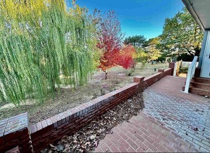 Stunning garden/patio home - image 35