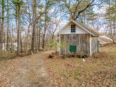 72-acre property alongside the Neenah Creek Marquette County - image 42