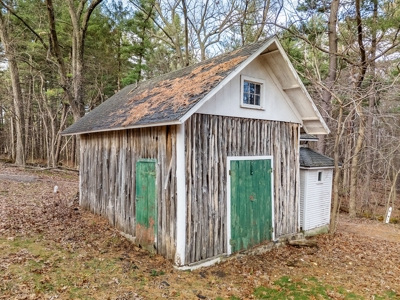 72-acre property alongside the Neenah Creek Marquette County - image 34
