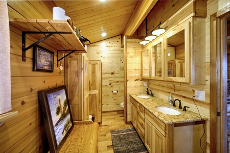 Large Exquisite Custom Cabin for Sale in Hillside, CO - image 21
