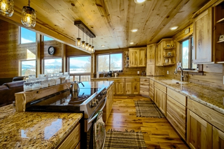 Large Exquisite Custom Cabin for Sale in Hillside, CO - image 13
