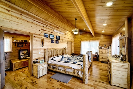 Large Exquisite Custom Cabin for Sale in Hillside, CO - image 19