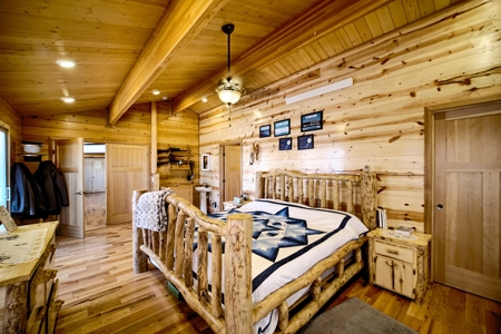 Large Exquisite Custom Cabin for Sale in Hillside, CO - image 20