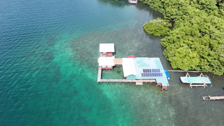Overwater Home with Two Cabins, Bastimentos, Bocas del Toro - image 3