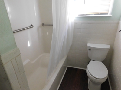 Refurbished Home on Beautiful Lake Brownwood - image 23