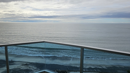 Exquisite 2 bedroom 2 bath oceanfront condo - image 22