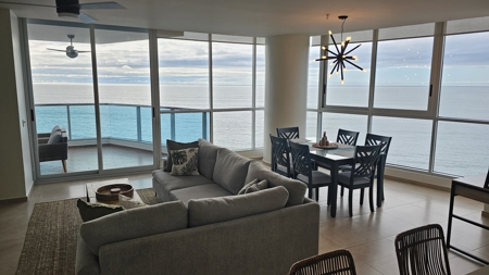Exquisite 2 bedroom 2 bath oceanfront condo - image 15