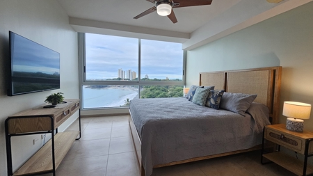 Exquisite 2 bedroom 2 bath oceanfront condo - image 10