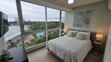 Exquisite 2 bedroom 2 bath oceanfront condo - image 29