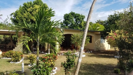 1.4 hectares lot with a country house in Rio Hato, Panamá - image 1