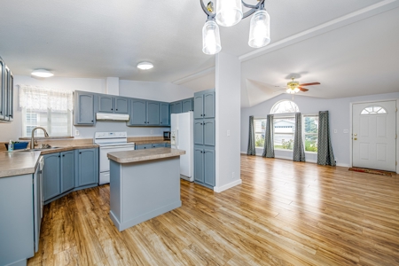 Low Maintenance Manufactured Home in beautiful Park in Colo. - image 11