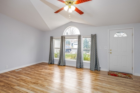 Low Maintenance Manufactured Home in beautiful Park in Colo. - image 8