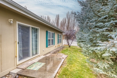 Low Maintenance Manufactured Home in beautiful Park in Colo. - image 4