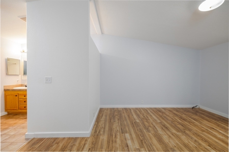 Low Maintenance Manufactured Home in beautiful Park in Colo. - image 15