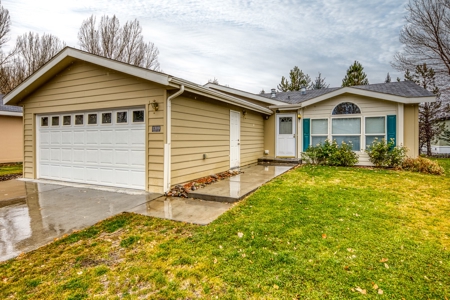 Low Maintenance Manufactured Home in beautiful Park in Colo. - image 3