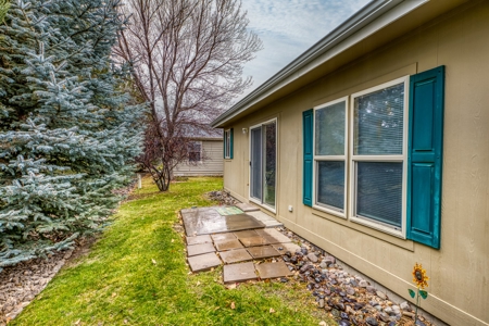 Low Maintenance Manufactured Home in beautiful Park in Colo. - image 5