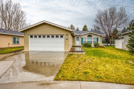 Low Maintenance Manufactured Home in beautiful Park in Colo. - image 2