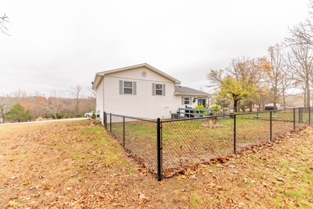 Home in a Subdivision in West Plains Missouri - image 10