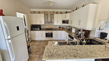 Beautiful 3 bedroom house in Altos Del Maria - image 33